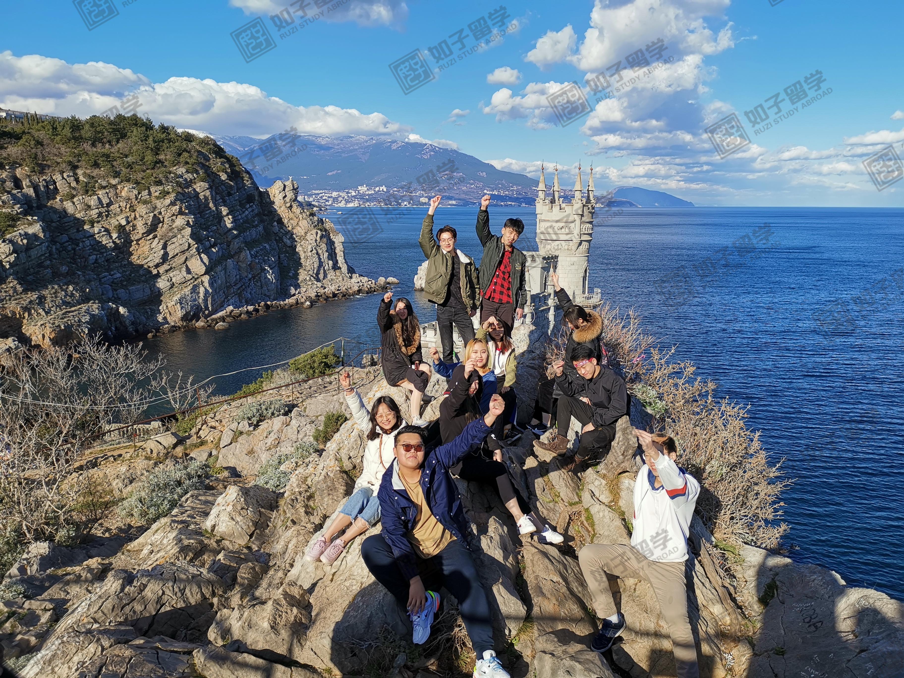 均分不到80也能冲港三新二？这些「低门槛」项目藏着逆袭机会